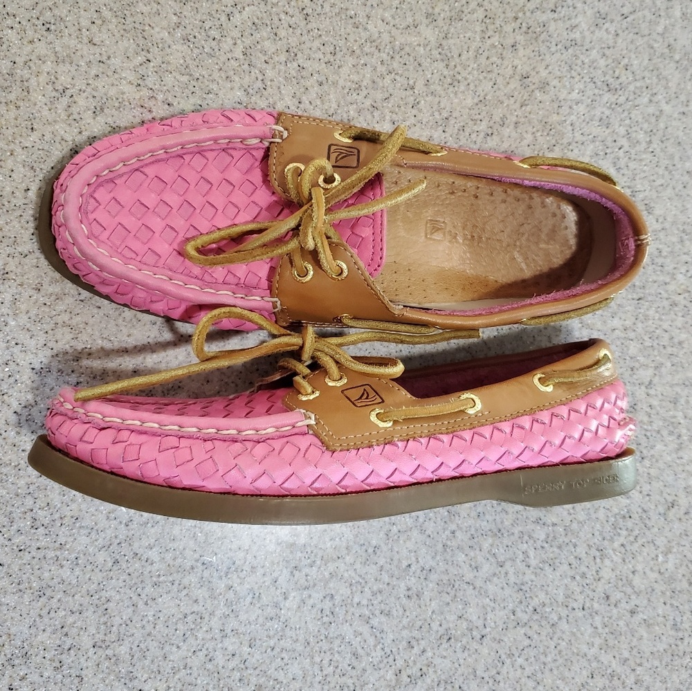 Pink woven leather Sperry